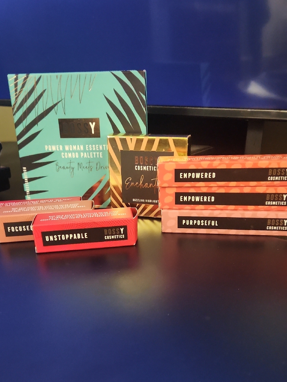 Power Woman Eyeshadow Palette & Mini Lip Set - Teal & Coral